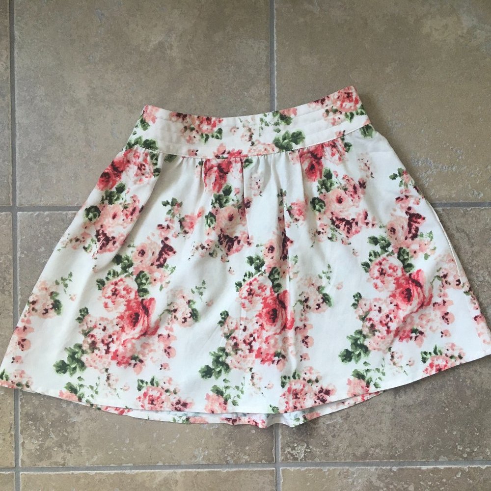 ⭐️ $10 for 2 ⭐️ Forever 21 Floral Mini Skirt